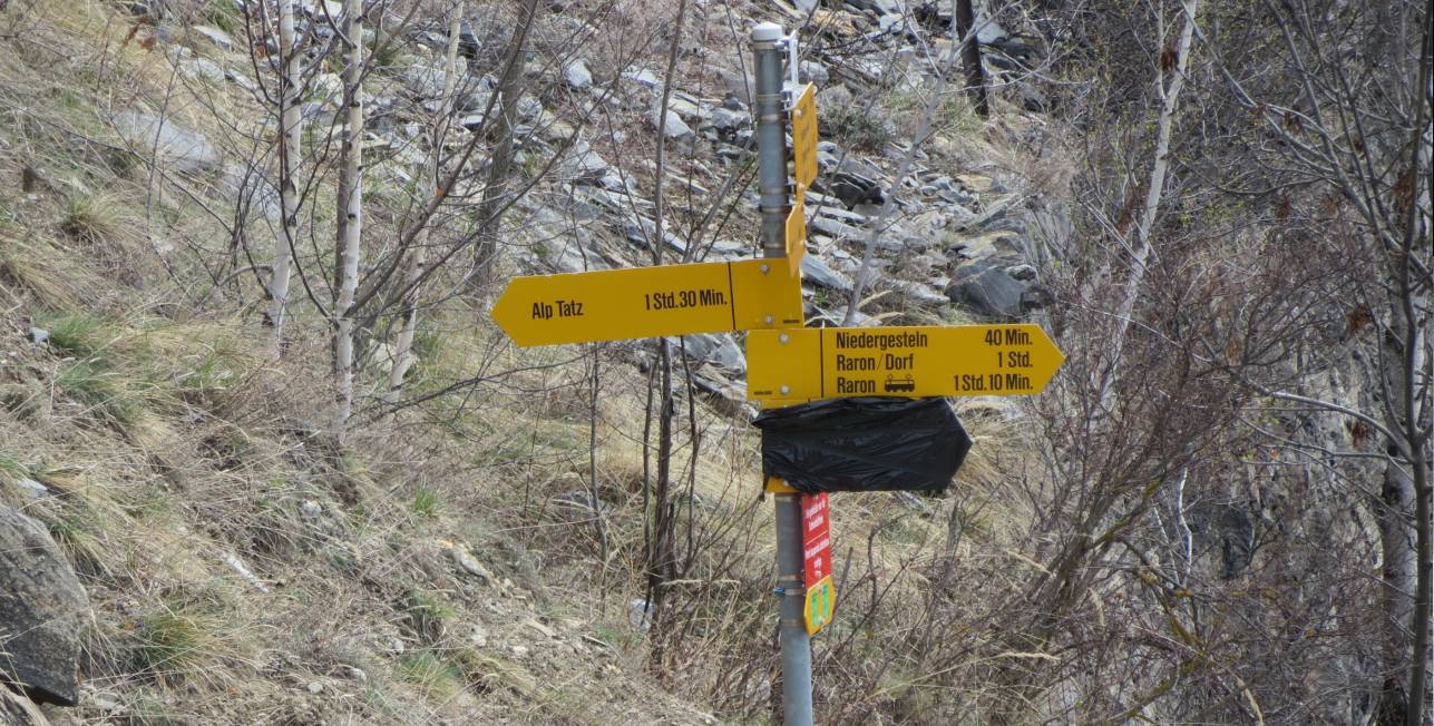 03 Wegweiser n Raron