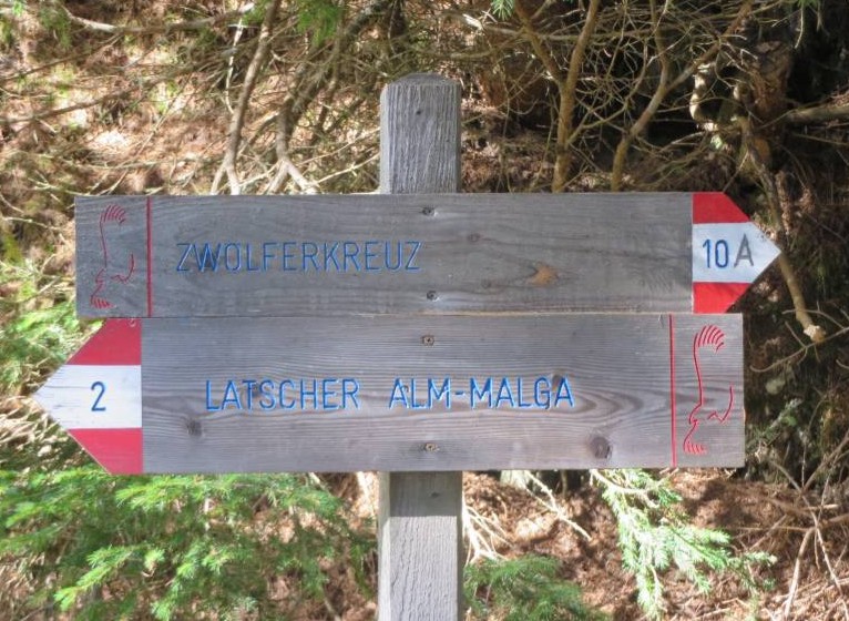 Wegweiser Zwoelferkreuz02
